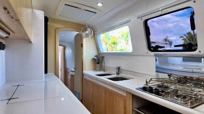 Duet Yacht Photos Pics 