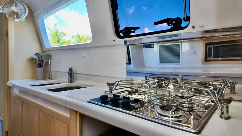 Duet Yacht Photos Pics 