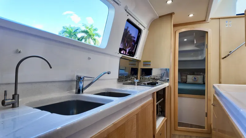 Duet Yacht Photos Pics 