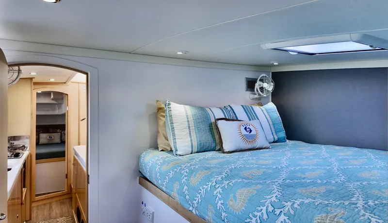 Duet Yacht Photos Pics 