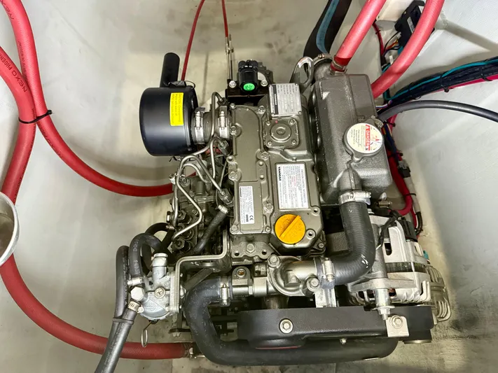 Duet Yacht Photos Pics 