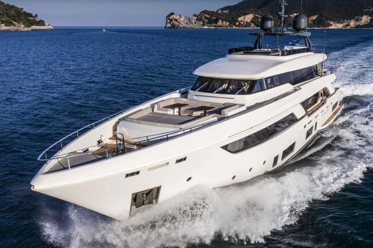 2018 Ferretti Yachts 123 