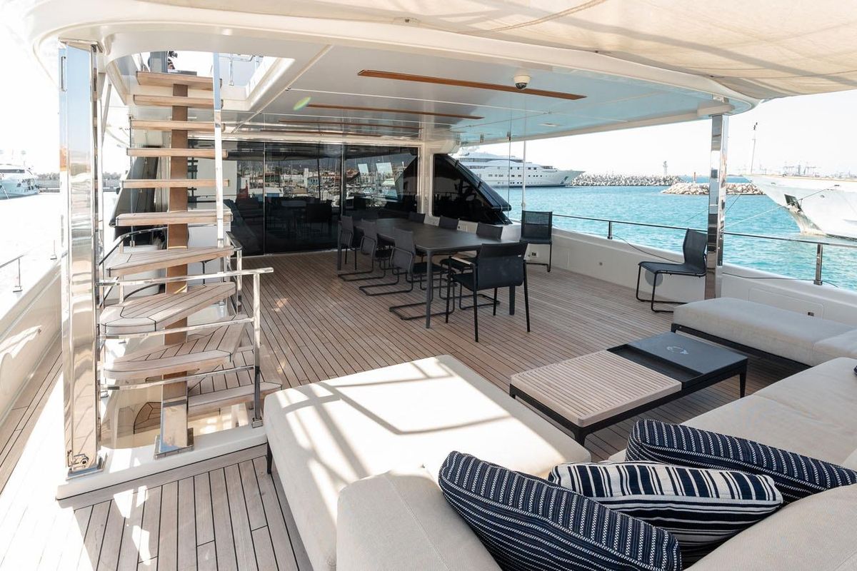 2018 Ferretti Yachts 123 