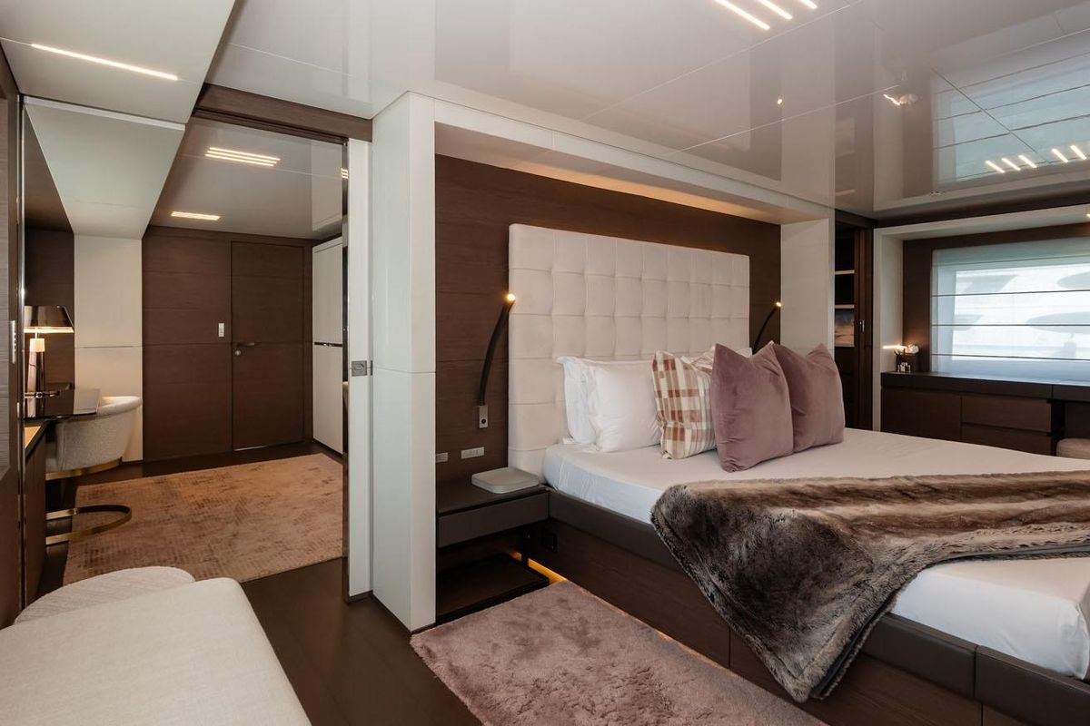 2018 Ferretti Yachts 123 