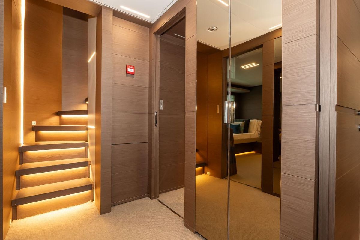 2018 Ferretti Yachts 123 