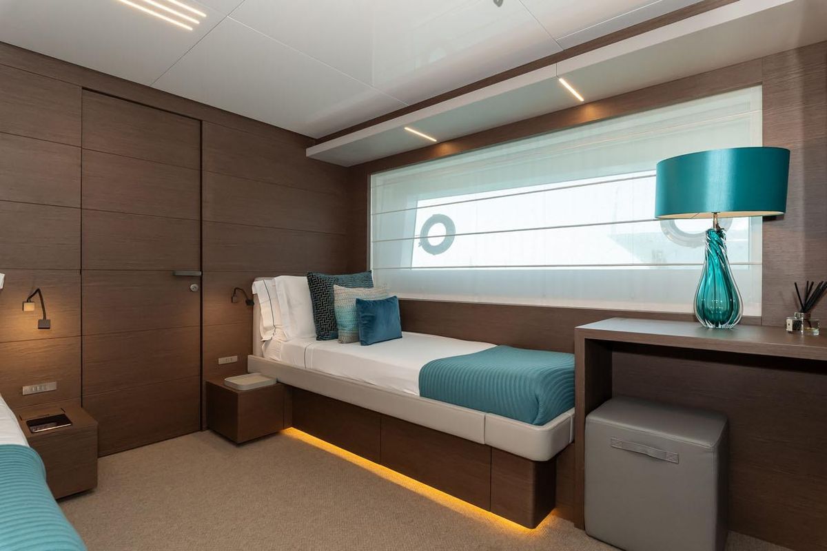 2018 Ferretti Yachts 123 