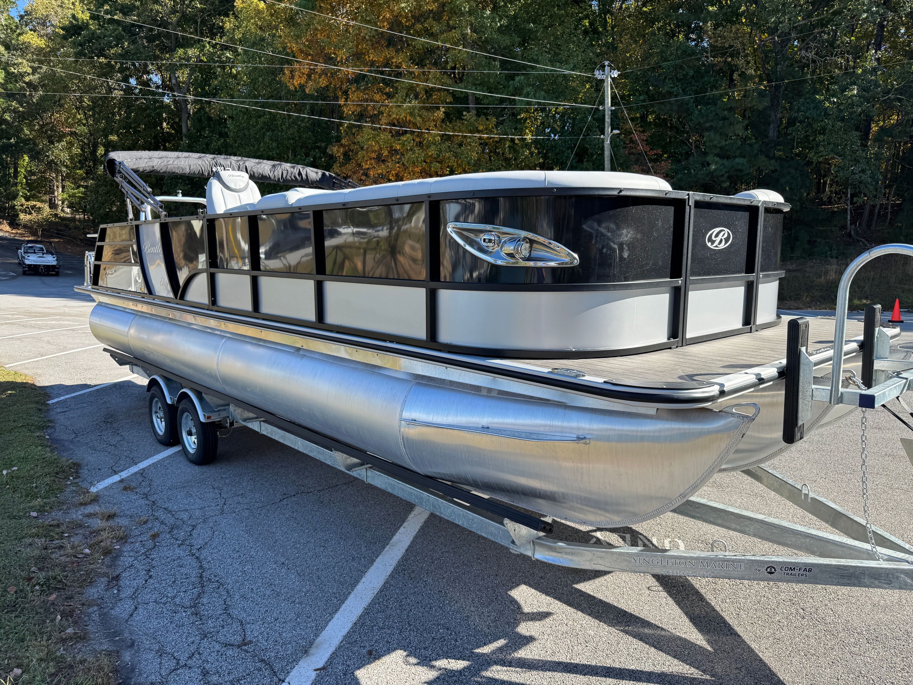 Bentley Pontoons 253 Swingback DC