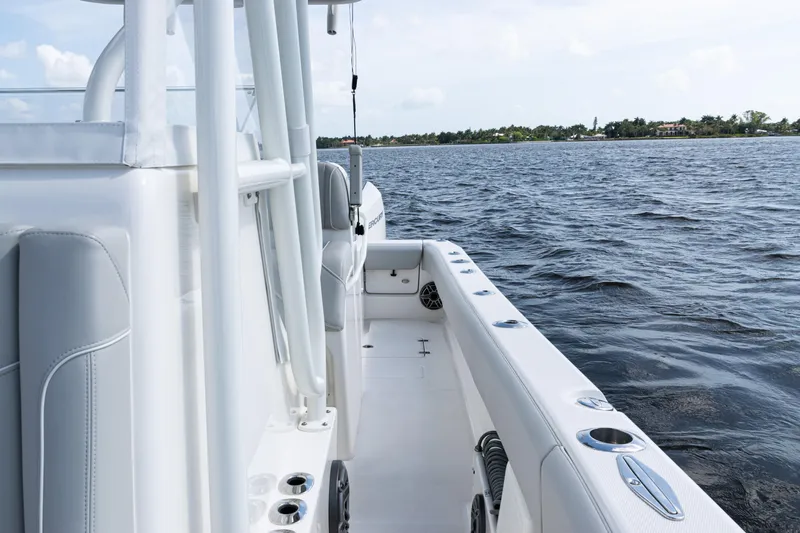  Yacht Photos Pics 2024 SeaVee 290B boat on water, showcasing sleek design and spacious deck.