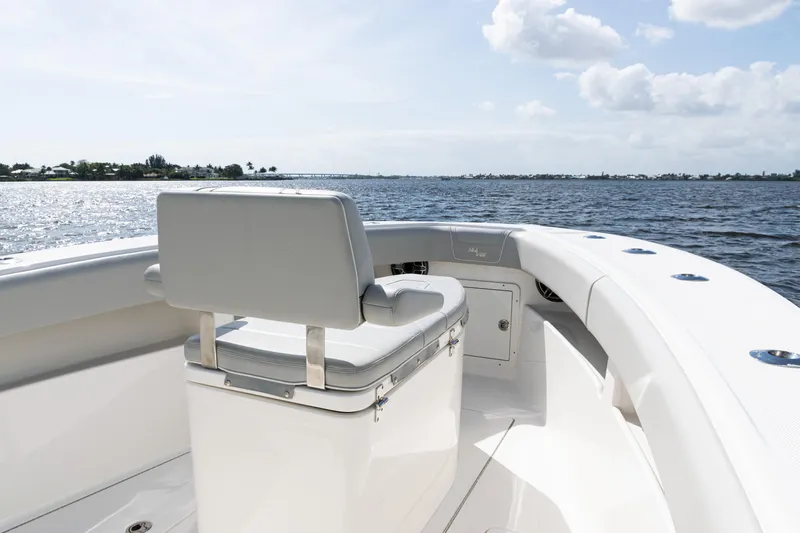  Yacht Photos Pics 2024 SeaVee 290B boat interior with seating, overlooking calm waters and a clear sky.