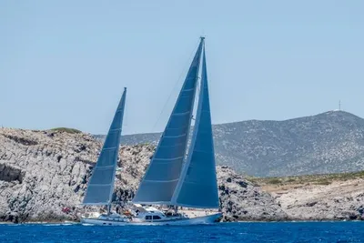 Alloy Yachts Custom
