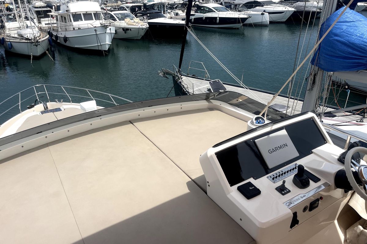 2020 Cayman Yachts 52 