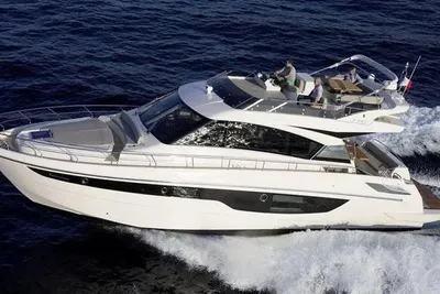 2020 Cayman Yachts S520