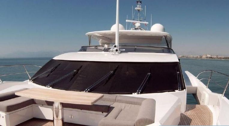 2011-113-3-sunseeker-predator-115
