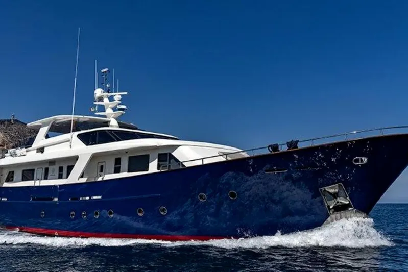 Don Ciro Yacht Photos Pics Luxury yacht Benetti Sail Division 105, 2002 model, cruising on open sea.