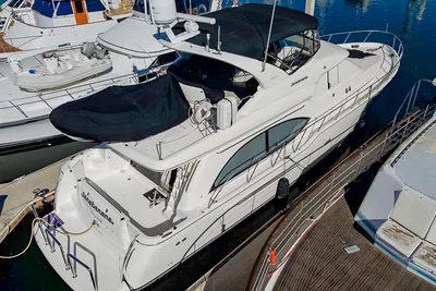 Meridian 580 Pilothouse