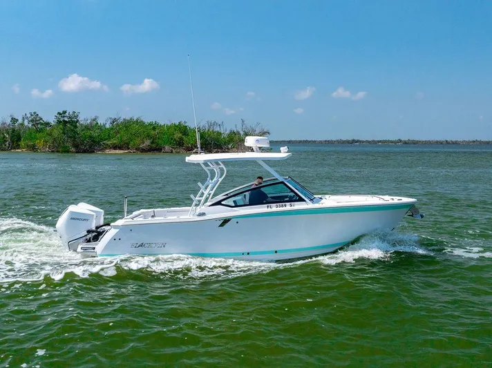  Yacht Photos Pics 2021 Blackfin 272 DC boat cruising on a sunny day in open water.