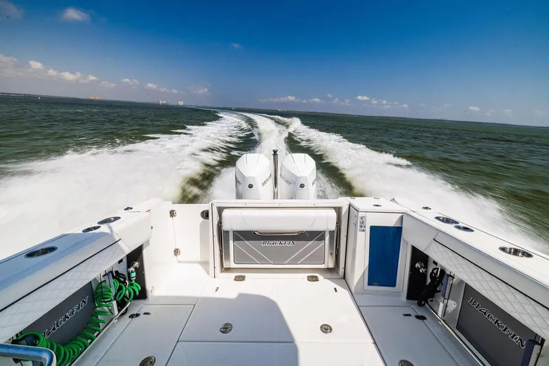  Yacht Photos Pics 2021 Blackfin 272 DC boat cruising on open water, leaving a wake behind.