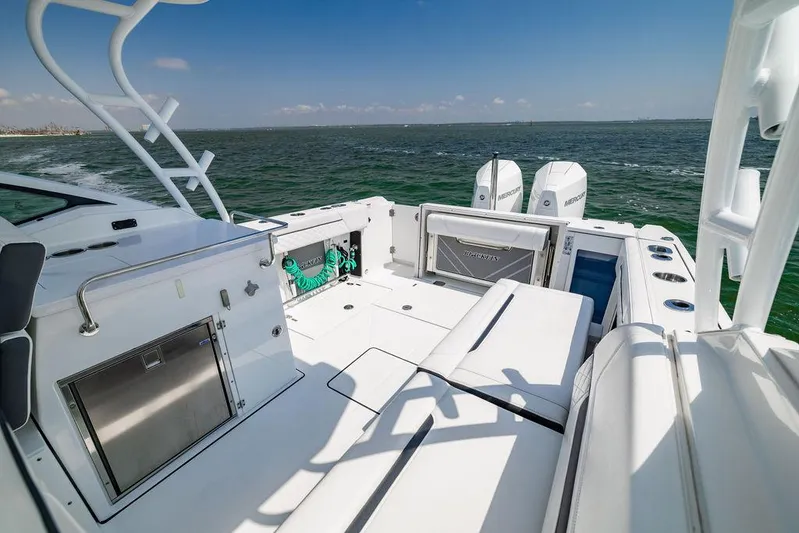 Yacht Photos Pics 2021 Blackfin 272 DC boat deck with dual engines on open water.
