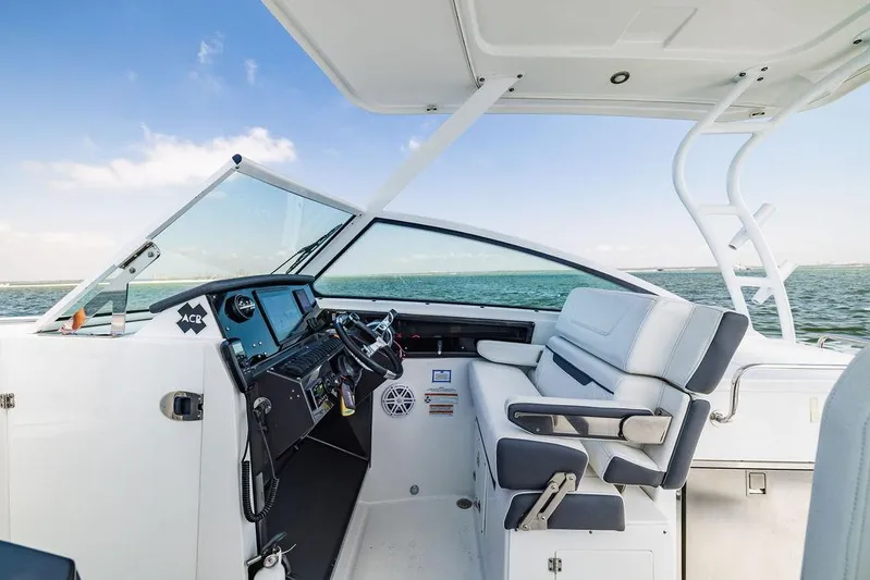  Yacht Photos Pics 2021 Blackfin 272 DC boat interior with helm and seating, ocean view.