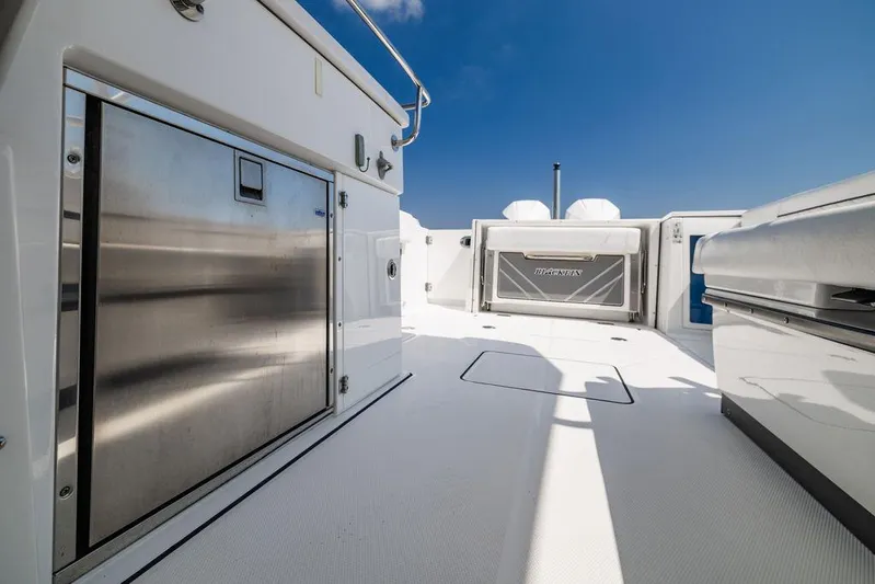  Yacht Photos Pics 2021 Blackfin 272 DC boat deck with stainless steel features and clear blue sky.
