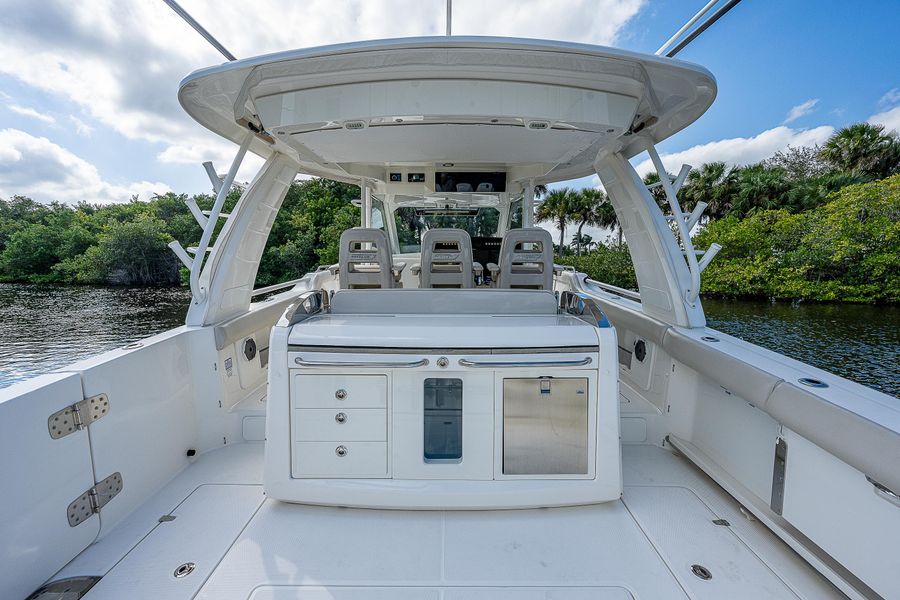 2020 Boston Whaler 420 Outrage