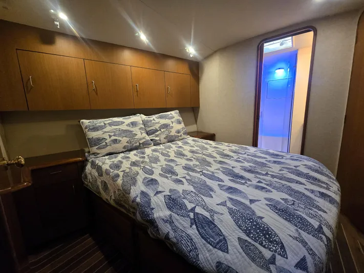 Relentless Yacht Photos Pics Cozy bedroom in 2001 Ocean Yachts 43 Super Sport with fish-patterned bedding.