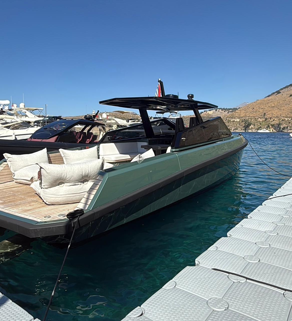 Wally Wally Tender 43