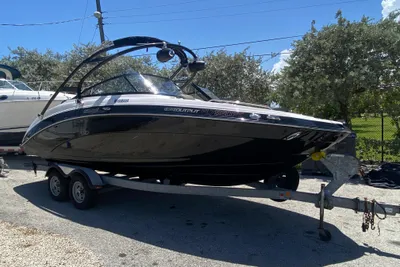 Yamaha Boats 242 Limited