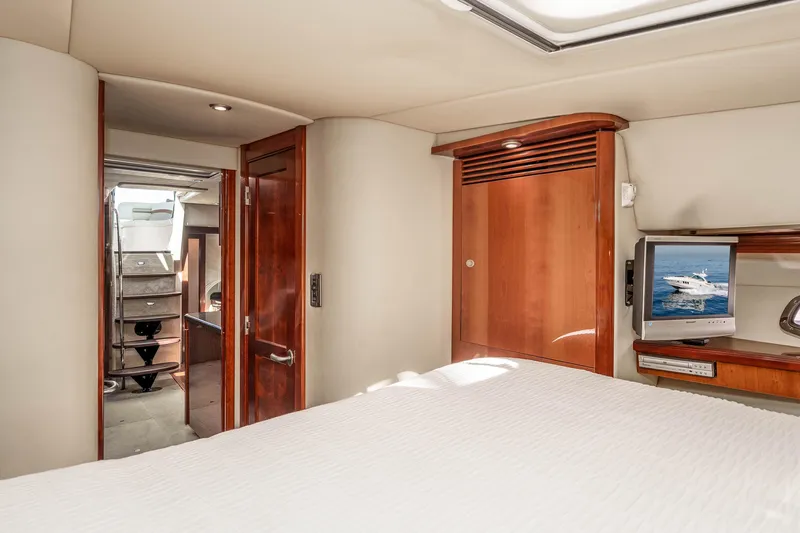 Do Less Yacht Photos Pics Interior of 2007 Sea Ray 48 Sundancer yacht with wood accents and TV.