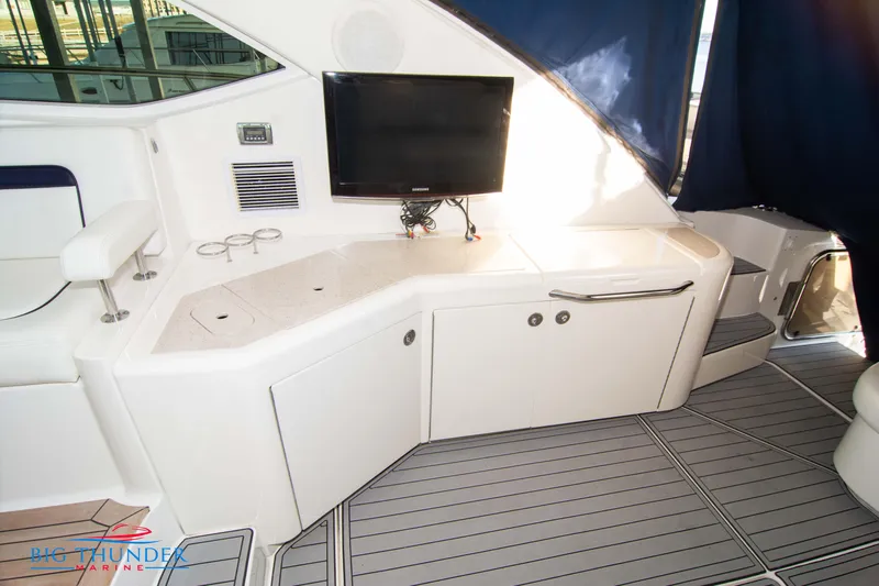  Yacht Photos Pics 2010 Sea Ray 540 Sundancer yacht interior with TV and seating area.