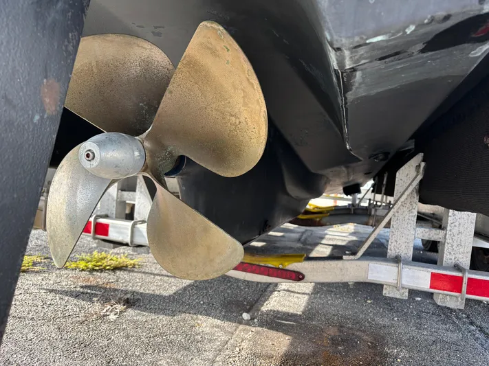 Y Knot Yacht Photos Pics 2017 Cutwater C-28 Deluxe boat propeller on trailer, close-up view.