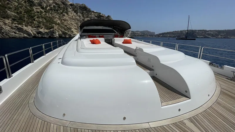 D'one Yacht Photos Pics Luxurious 2009 Leopard Yachts deck with sunbeds and scenic ocean view.