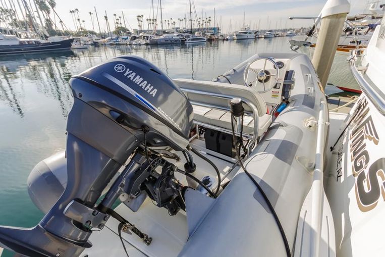 2014-48-cruisers-yachts-48-cantius