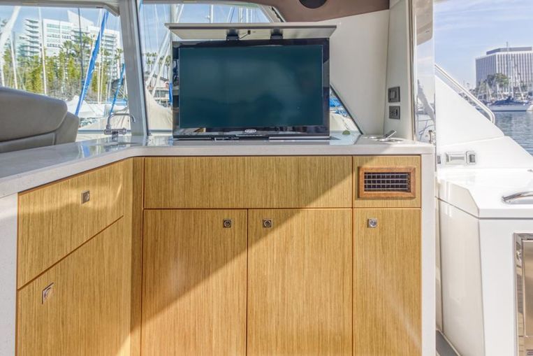 2014-48-cruisers-yachts-48-cantius