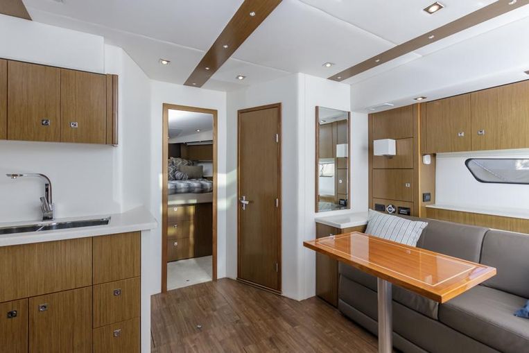 2014-48-cruisers-yachts-48-cantius