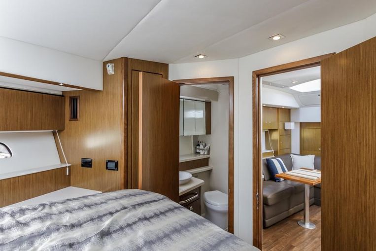 2014-48-cruisers-yachts-48-cantius