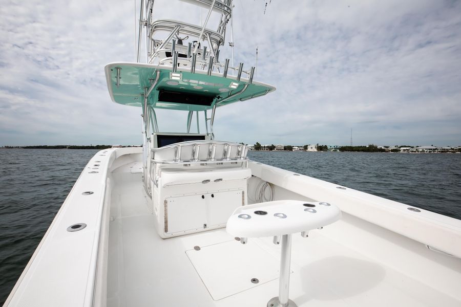 2006 Venture 39 Center Console