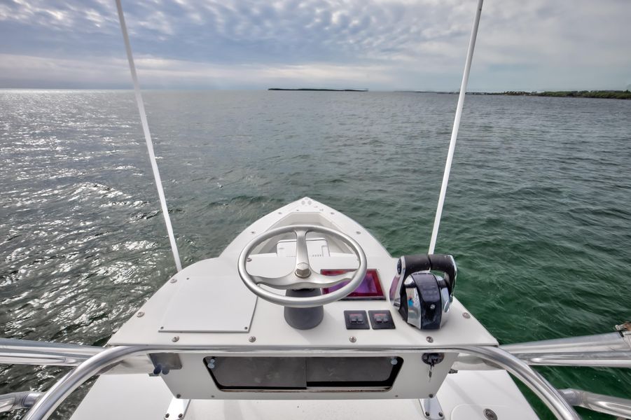 2006 Venture 39 Center Console