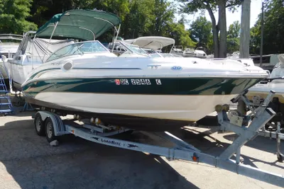 Sea Ray 240 Sundeck