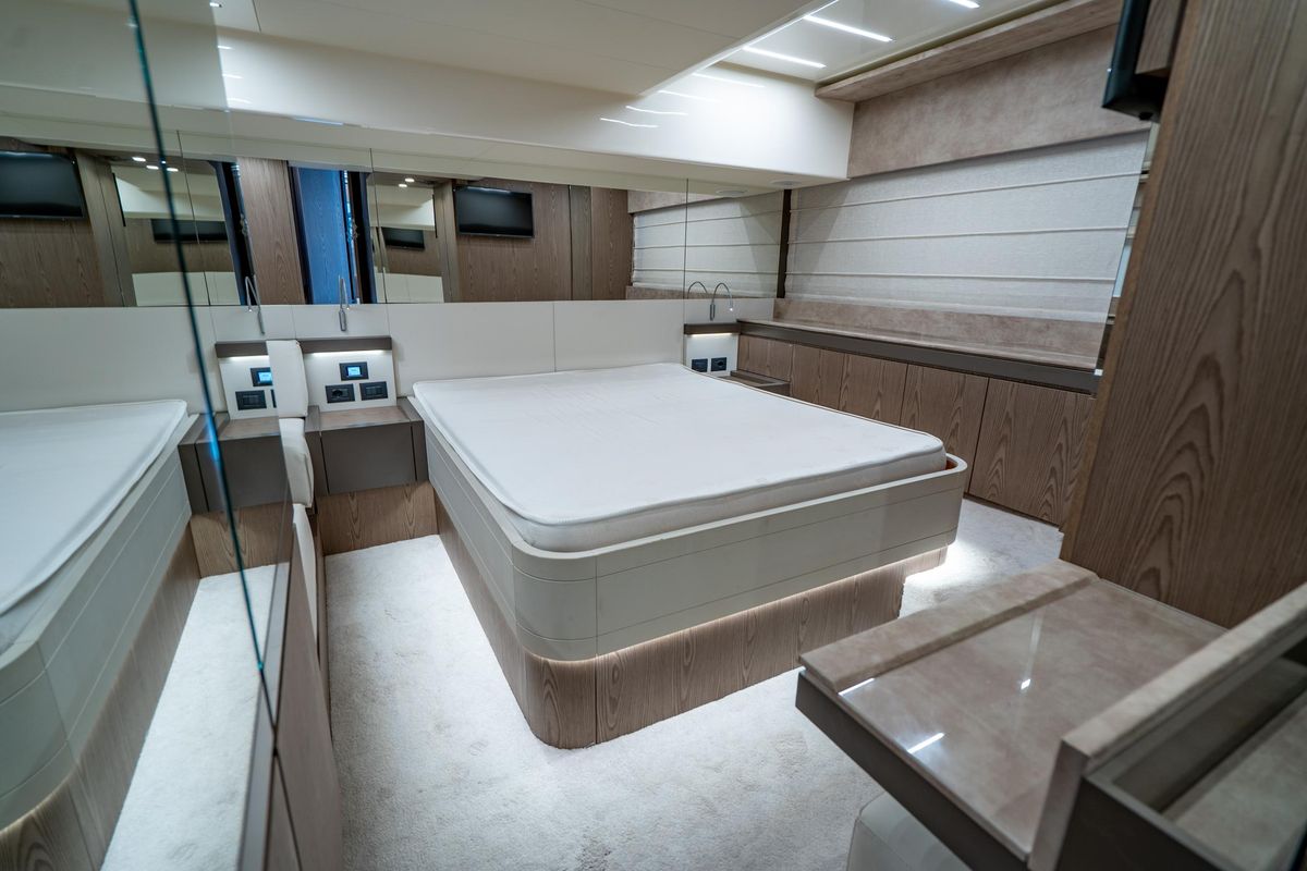 2021 Ferretti Yachts 57 
