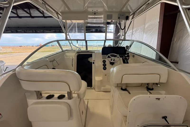  Yacht Photos Pics 2009 Wellcraft 270 Coastal O/B boat interior with helm, seating, and ocean view.