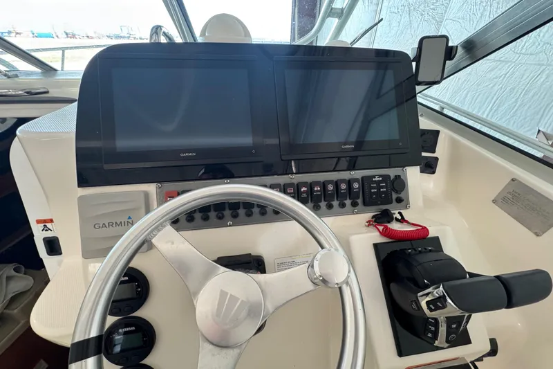  Yacht Photos Pics 2009 Wellcraft 270 Coastal O/B helm with Garmin displays and steering wheel.
