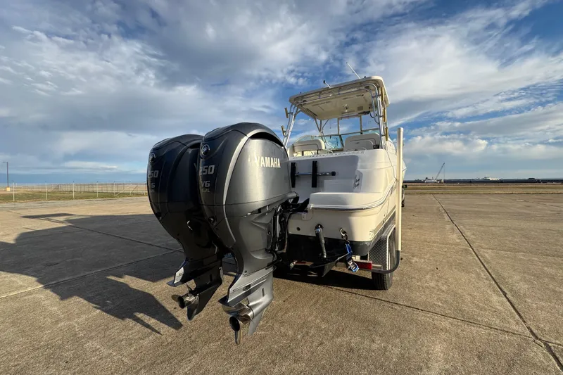  Yacht Photos Pics 2009 Wellcraft 270 Coastal O/B boat with dual Yamaha engines on a sunny day.
