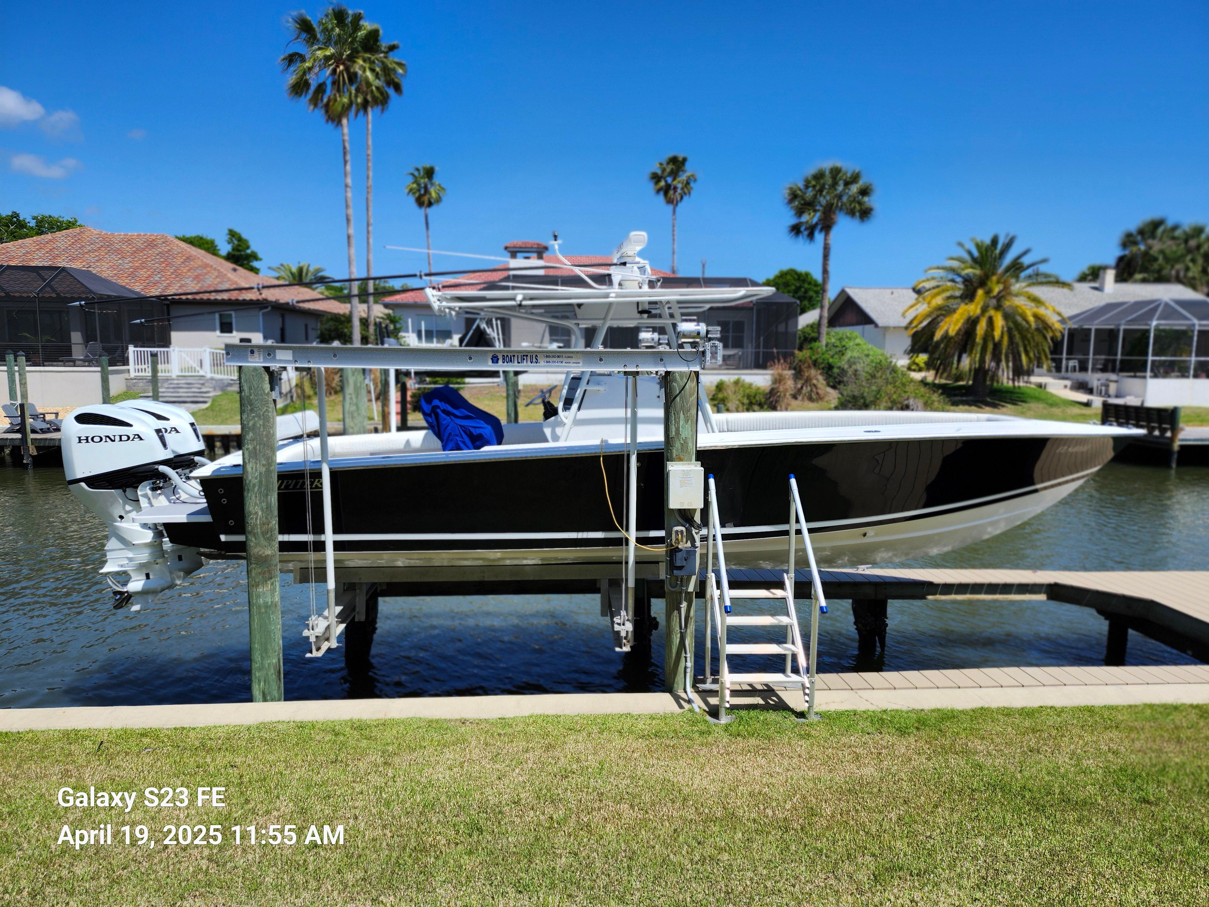2001 Jupiter 31 Open Center Console