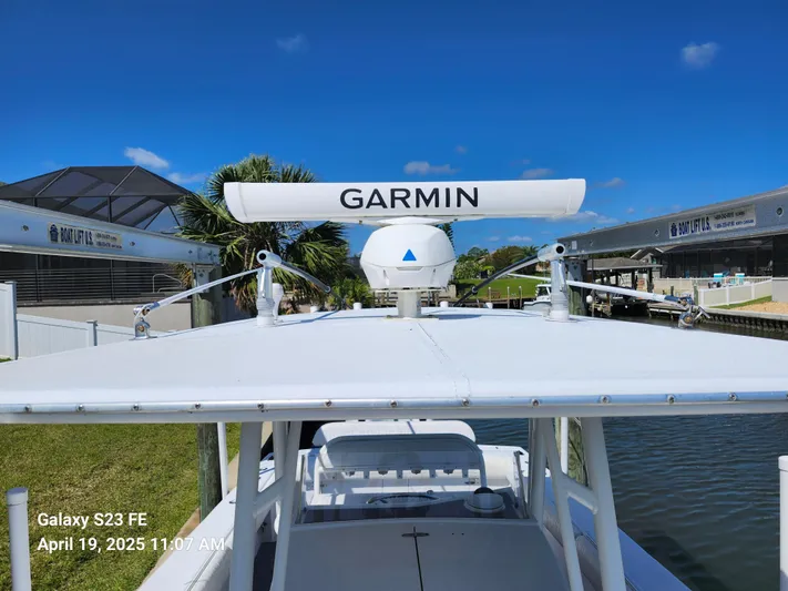  Yacht Photos Pics Jupiter 31 Open Center Console boat with Garmin radar, docked under clear blue sky.