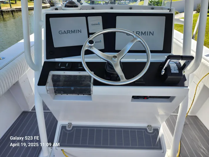  Yacht Photos Pics Center console of 2001 Jupiter 31 Open boat with Garmin navigation system.