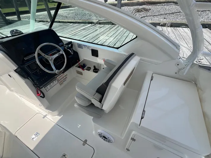  Yacht Photos Pics Pursuit DC 266