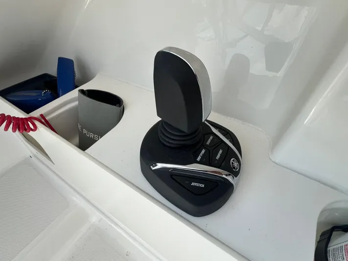  Yacht Photos Pics Pursuit DC 266