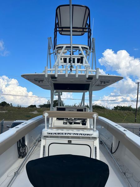 2005 Venture 39 Open