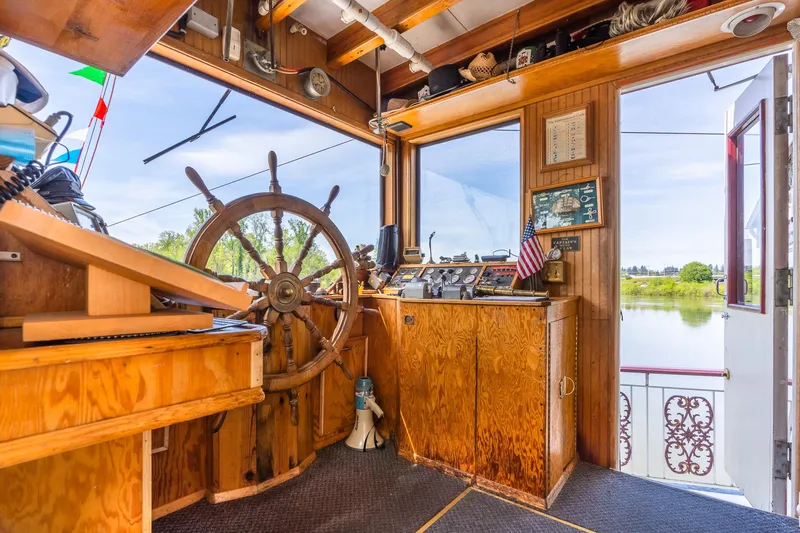 Willamette Queen Yacht Photos Pics Pilot house of 1990 Custom Howdy Eidelman Sternwheeler, featuring wooden helm and control panel.